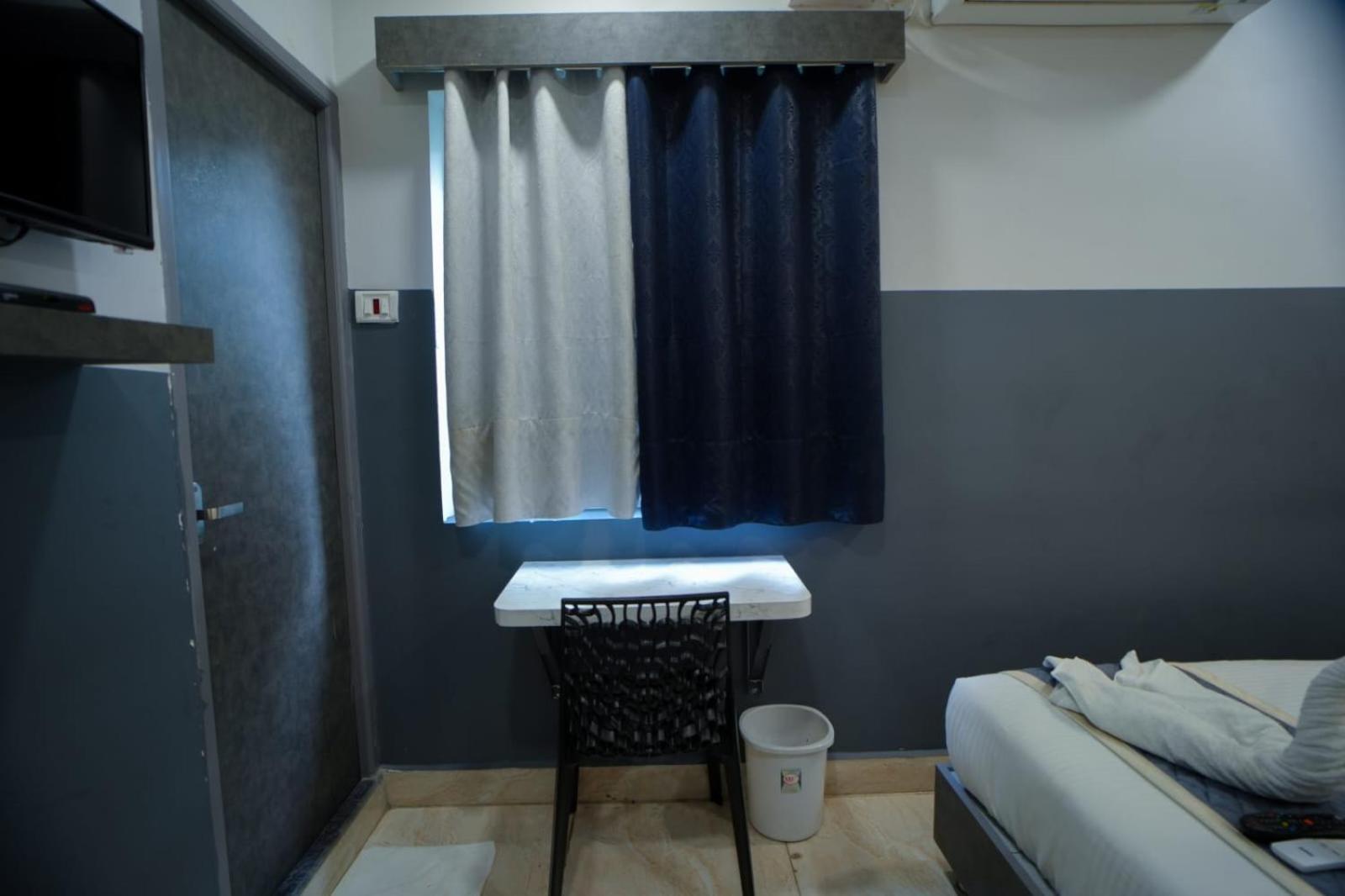 Hotel Raaj Grand Chennai Room photo